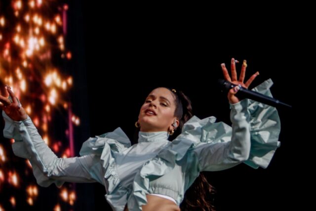 Carlos Saura ofrece a Rosalía rodar una película sobre flamenco