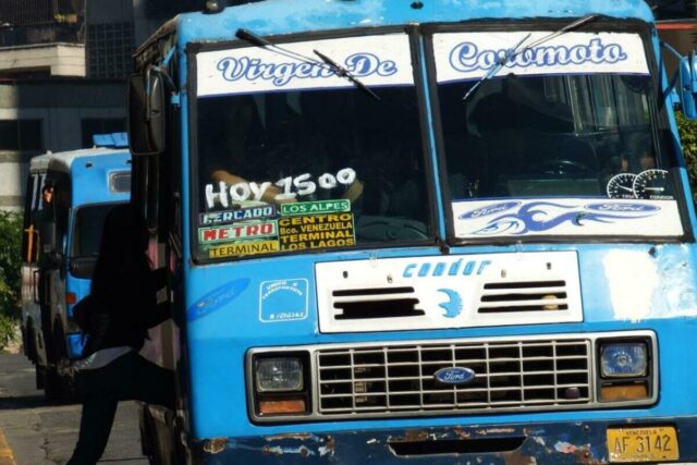 Transportistas de Los Teques paralizaron el servicio para exigir aumento del pasaje