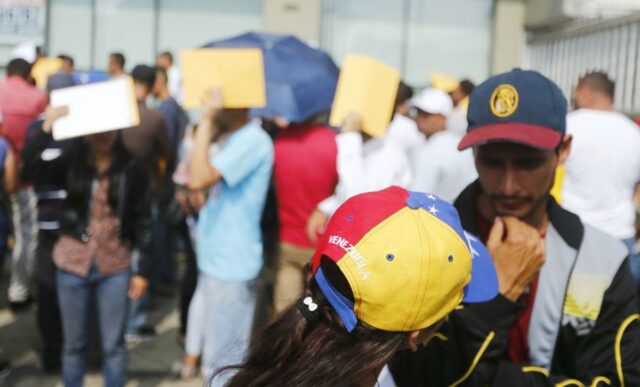 Más de 100 venezolanos desalojaron un hotel en Lima tras recibir amenazas de muerte
