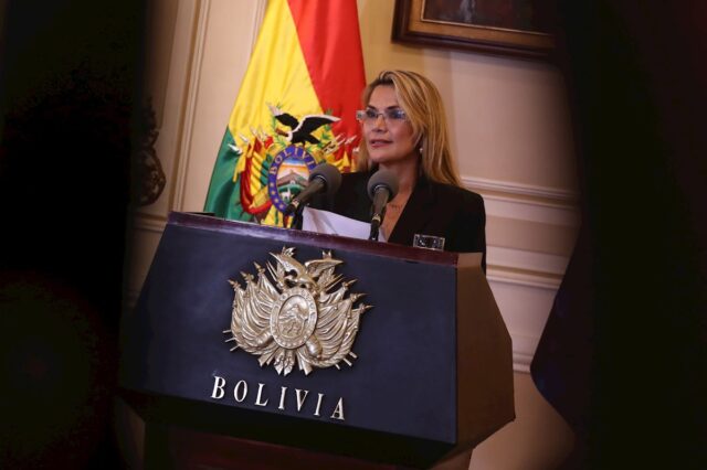Por sedición y terrorismo: Fiscalía de Bolivia ordena la aprehensión de Jeanine Áñez