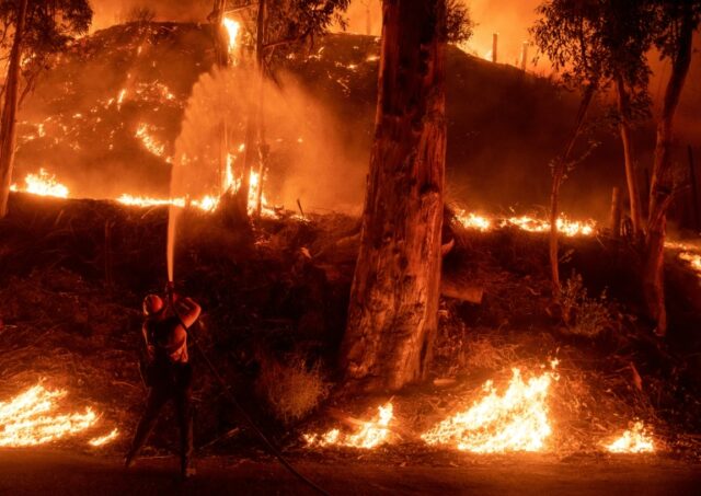 Otro incendio en el sur de California arrasó 3.600 hectáreas
