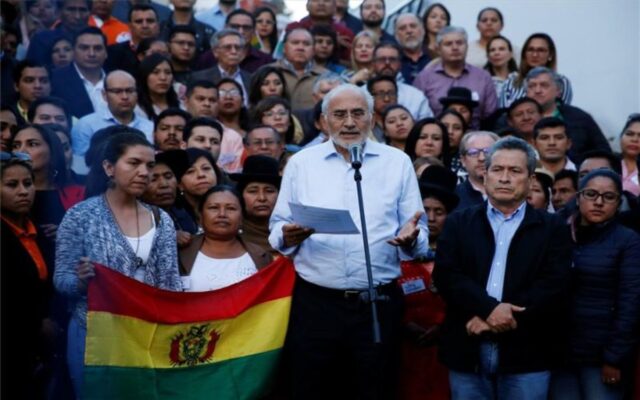 Mesa advierte que Evo Morales no debe participar en nuevos comicios