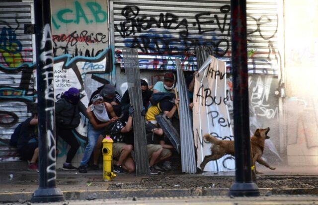 Calma de día, caos de noche: Santiago, la capital bipolar de la revuelta chilena