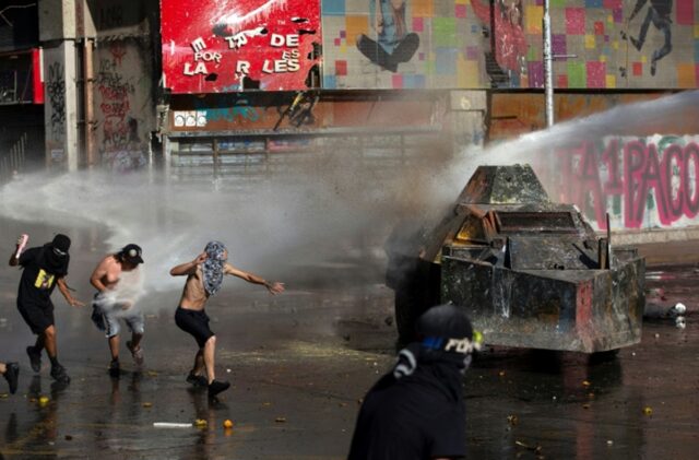 Chile respira violencia y salida a la crisis social se aleja