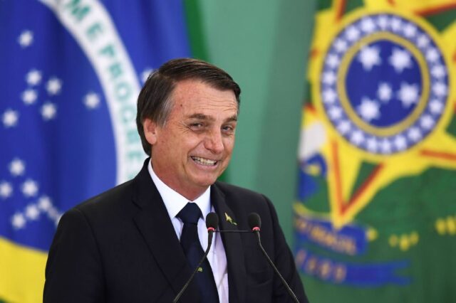 Bolsonaro dice que sufrió pérdida parcial de la memoria después de caerse