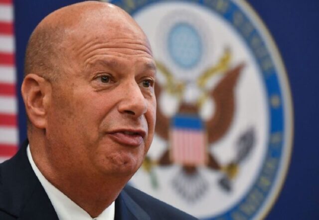Trump condicionó la ayuda a Ucrania al caso Biden, admite embajador de EE UU en UE