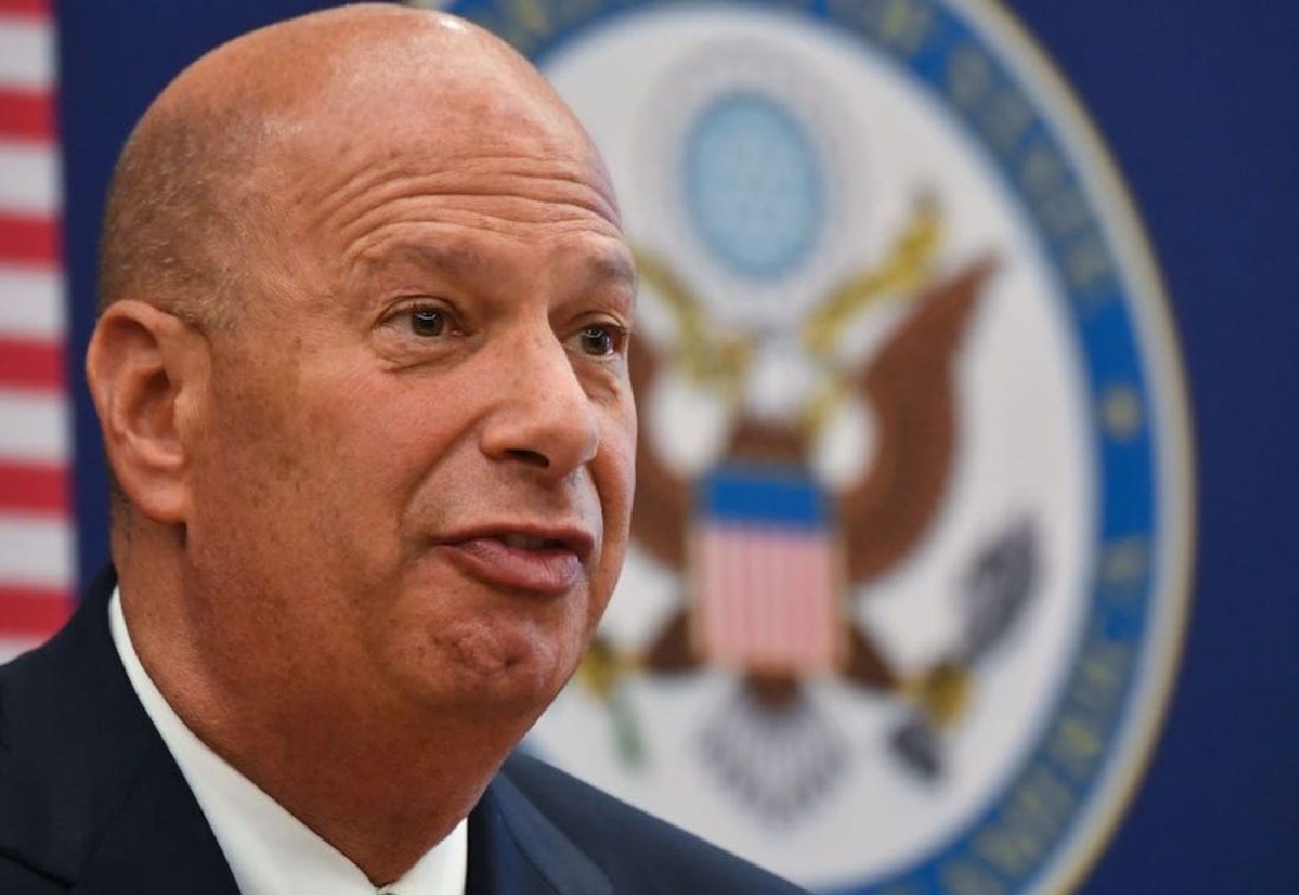 Trump condicionó ayuda a Ucrania a caso Biden, admite embajador de EE UU en UE
