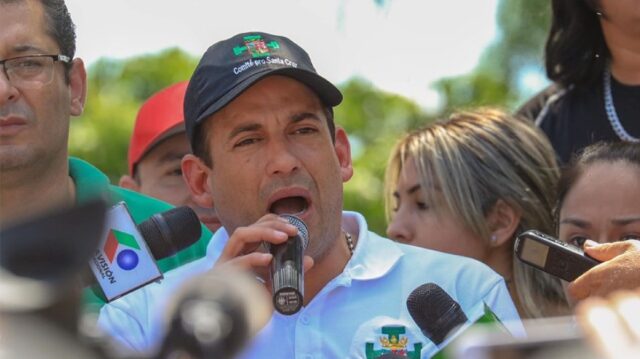 Opositor boliviano Camacho promete volver a La Paz por renuncia de Morales