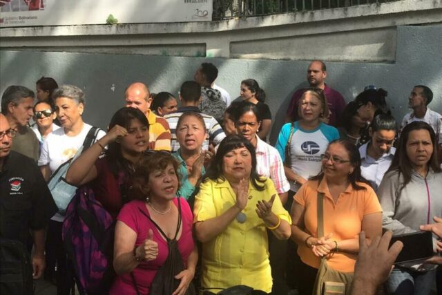 Docentes protestaron en la avenida México de Caracas para denunciar la crisis educativa