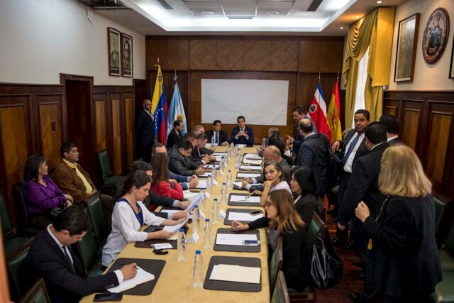 El Partido Popular de España ofrece a Guaidó ser la voz de su causa en Europa