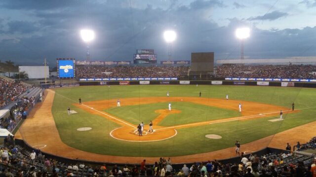 [VIDEO] Lacava ordenó la asistencia al juego inaugural del Magallanes