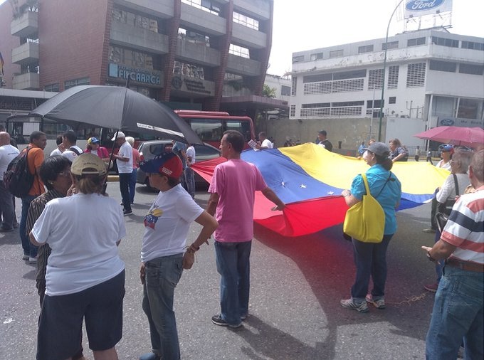 Protestaron en Los Ruices en apoyo a la convocatoria de Juan Guaidó