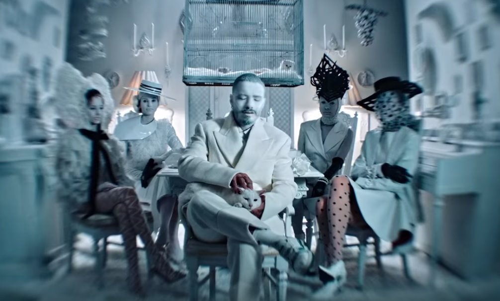 Blanco J Balvin