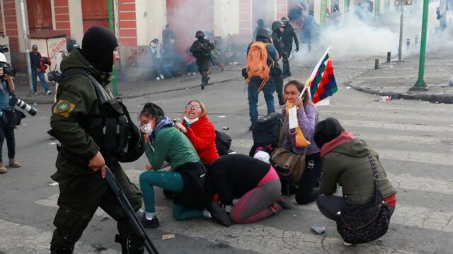 Suben a ocho los muertos en choques entre militares y manifestantes en Bolivia
