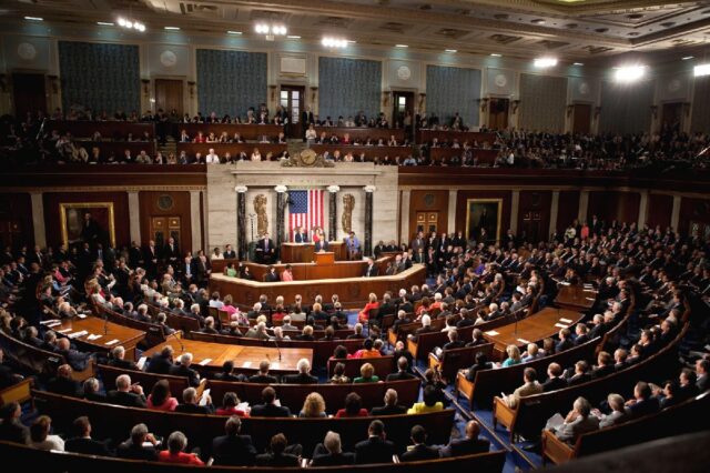 Cámara Baja de EE UU aprobó enviar al Senado la acusación contra Trump