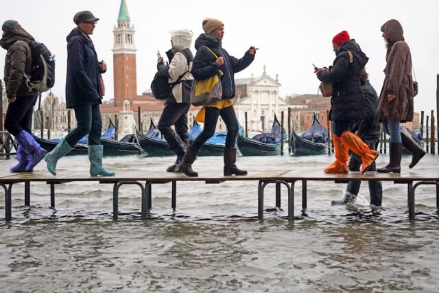 Fotos del fenómeno “agua alta” que inunda calles y plazas de Venecia