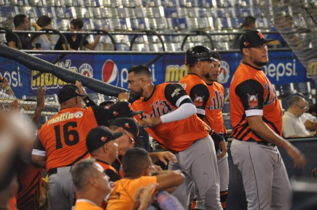 Las Águilas batearon 20 hits y vencieron 9-4 al Magallanes