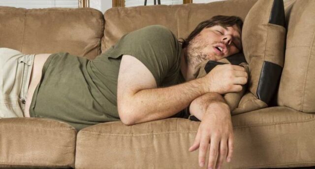 Dormir mucho y tomar siestas largas incrementan el riesgo de tener un derrame cerebral