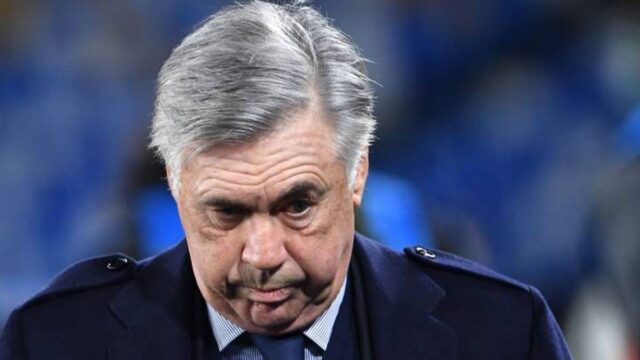 Napoli bajó de su barco a Carlo Ancelotti tras ganar en Champions