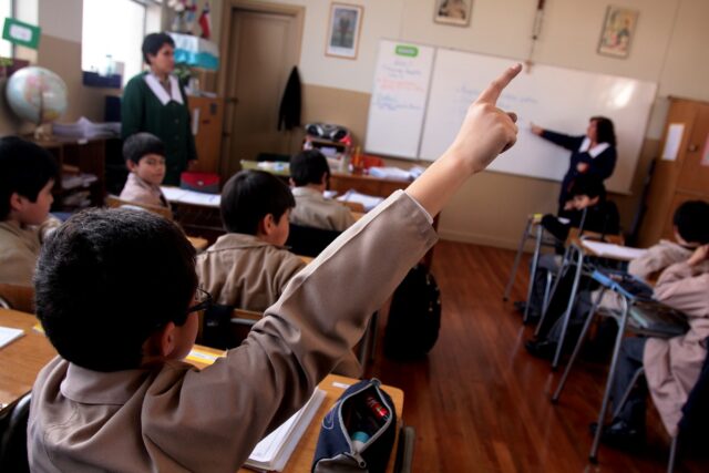 OCDE: Chile y Uruguay figuran con los mejores alumnos latinoamericanos