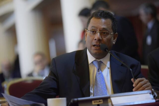 Ronderos: Nadie invertirá en las refinerías de Venezuela mientras Maduro esté en el poder