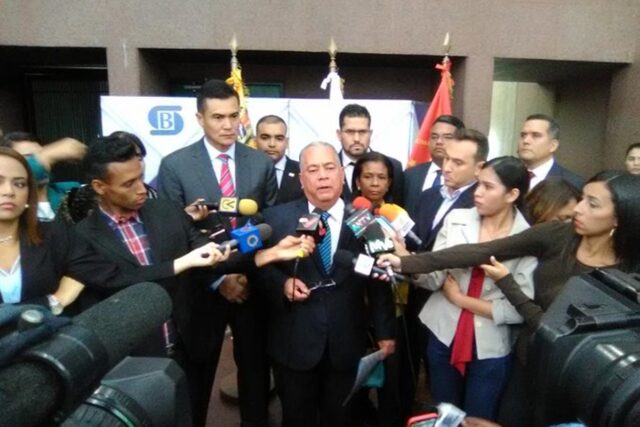 Elvis Amoroso solicitó impedir que Guaidó haga transacciones en la banca venezolana