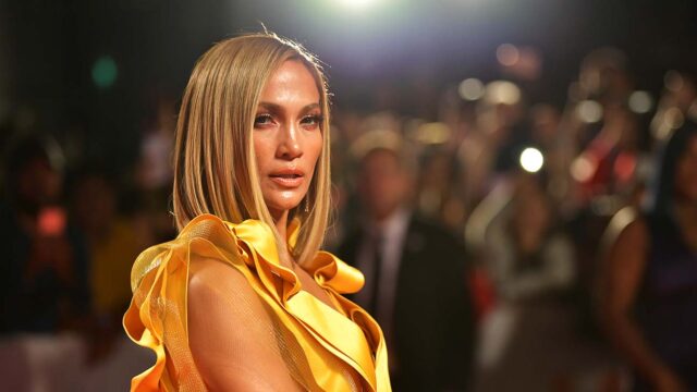 Jennifer López celebra su nominación a los Globos de Oro sin maquillaje