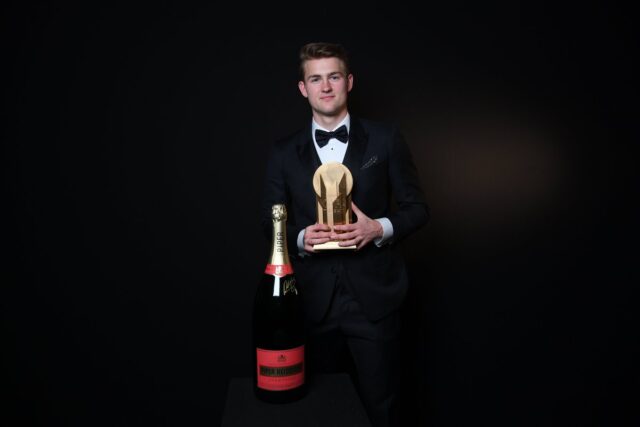 Matthijs de Ligt se llevó el Trofeo Kopa en la edición del Balón de Oro