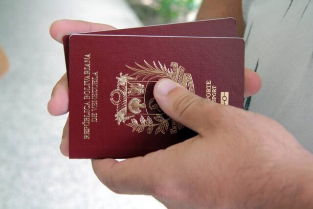 Venezolanos en Panamá podrán usar el pasaporte vencido para realizar trámites migratorios