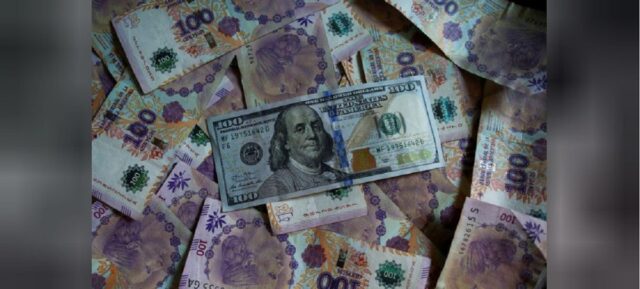 Cómo los niños argentinos aprendieron a ahorrar en dólares y a preocuparse por la devaluación