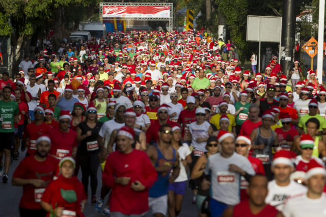 Santa Claus correrá la media maratón este domingo en Caracas