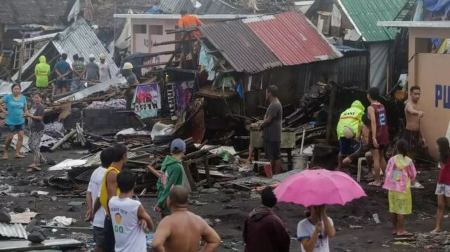 Dos muertos y miles de evacuados por tifón Kammuri en Filipinas
