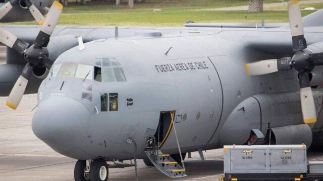 Hallan restos de avión flotando en zona donde desapareció aeronave chilena