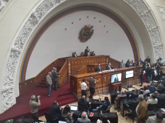 Guaidó nombró comisión especial para investigar a diputados por presunto caso de corrupción