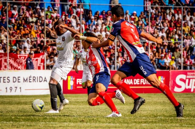 Estudiantes y Caracas FC igualaron en el Soto Rosa
