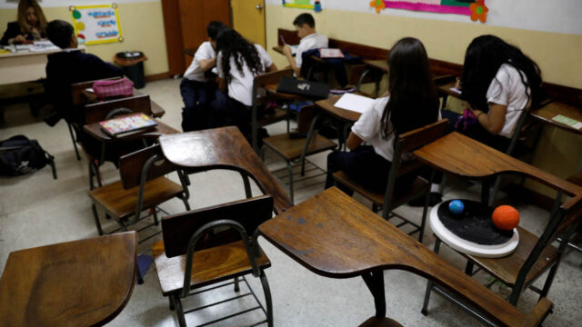 Emergencia educativa: la mitad de los maestros venezolanos abandonó las aulas de clases