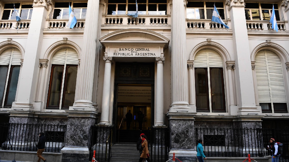 El presidente del Banco Central argentino dimite ante cambio de gobierno
