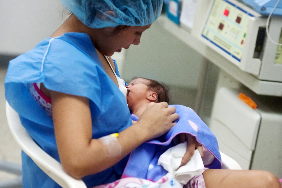 Madres adolescentes deben luchar contra la crisis de Venezuela