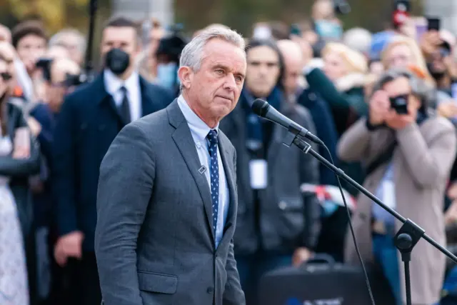 Candidato Kennedy presenta queja contra CNN por excluirlo de debate presidencial