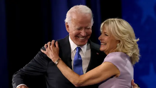 Jill Biden dice que la edad de su esposo es una "ventaja" porque tiene experiencia