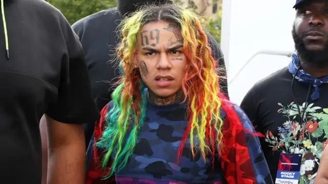 Tekashi en libertad condicional tras ser acusado de violencia machista