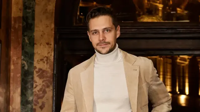 HBO separa de The White Lotus al actor serbio Milos Bikovic por sus vínculos con Rusia