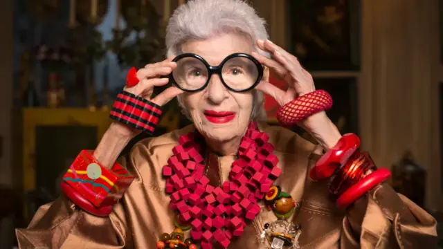 ¿Quién fue Iris Apfel, la rara avis de la moda?