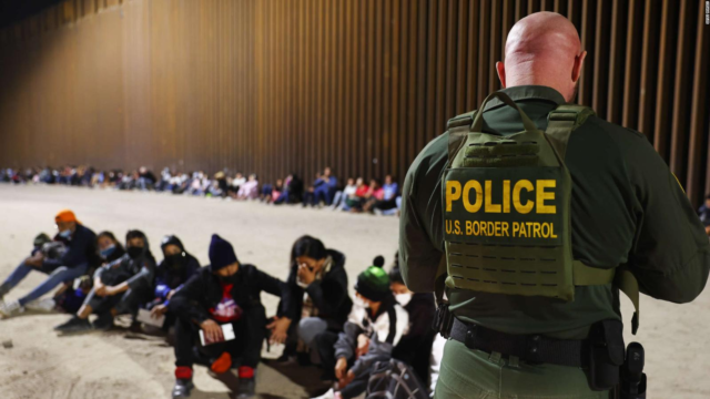 EE UU ha deportado a 690.000 migrantes desde que levantó el Título 42