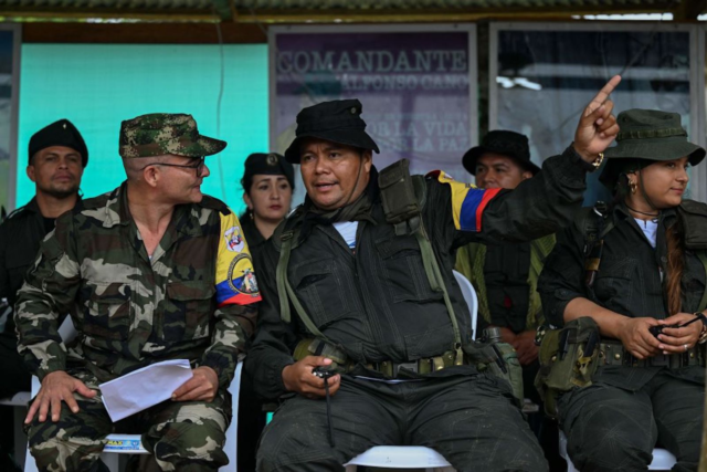 Gobierno colombiano y disidencia de las FARC acuerdan seguir con el diálogo