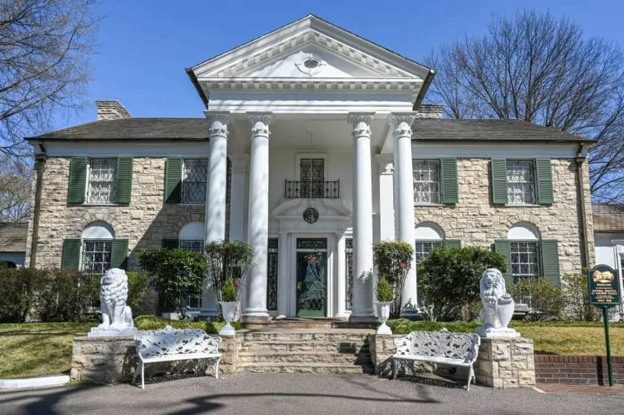 Fachada-Graceland-e1604341374547
