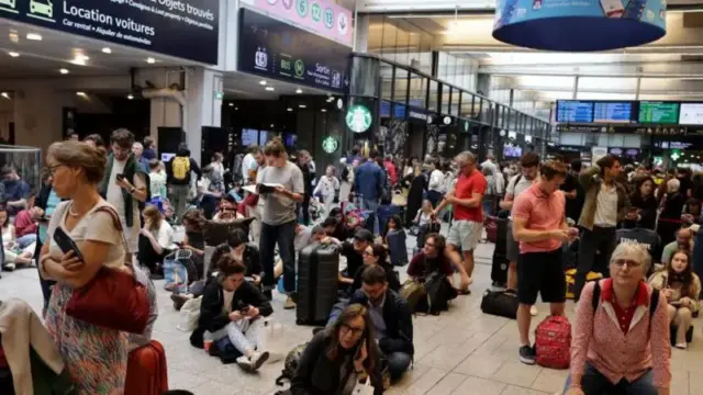 Un "ataque masivo" golpea las líneas ferroviarias francesas en París y afecta a 800.000 pasajeros antes de la ceremonia inaugural de los Juegos Olímpicos