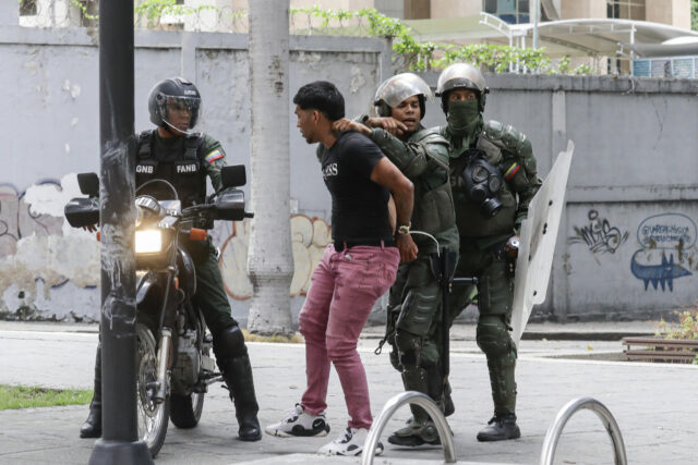 Sin pruebas ni garantías: Coaccionan a detenidos en protestas poselectorales para que "admitan" delitos