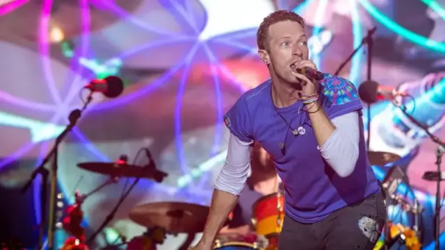 Por qué la banda de rock británica Coldplay pasó de ser "repudiada" a convertirse en el grupo más exitoso del siglo XXI