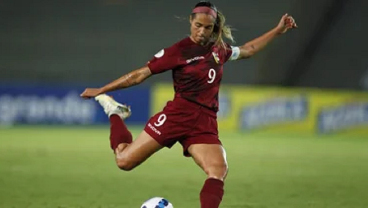 Deyna Castellanos